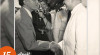 Foto Menteri Perhubungan RI, Adnan Kapau Gani berjabat tangan dengan seorang delegasi Konferensi Asia Afrika di Lapangan Udara Kemayoran pada 15 April 1955 dalam rangkaian persiapan kegiatan KAA di Bandung.